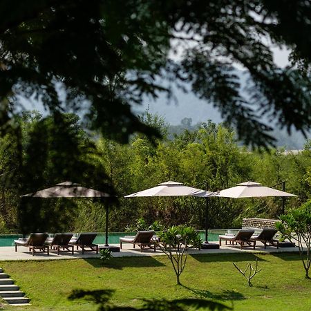 Sanctuary Chitwan National Park Hotel Ngoại thất bức ảnh