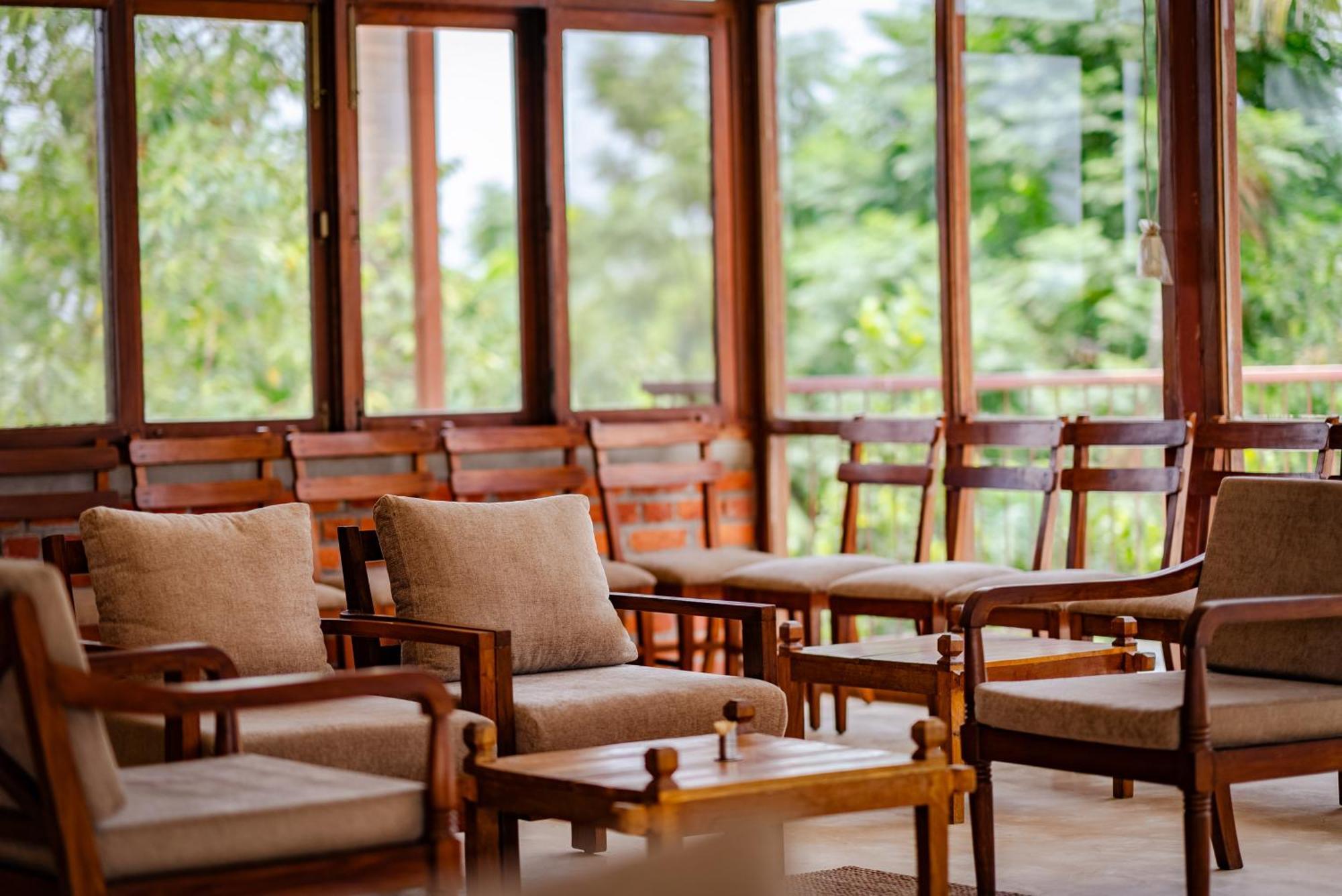 Sanctuary Chitwan National Park Hotel Ngoại thất bức ảnh