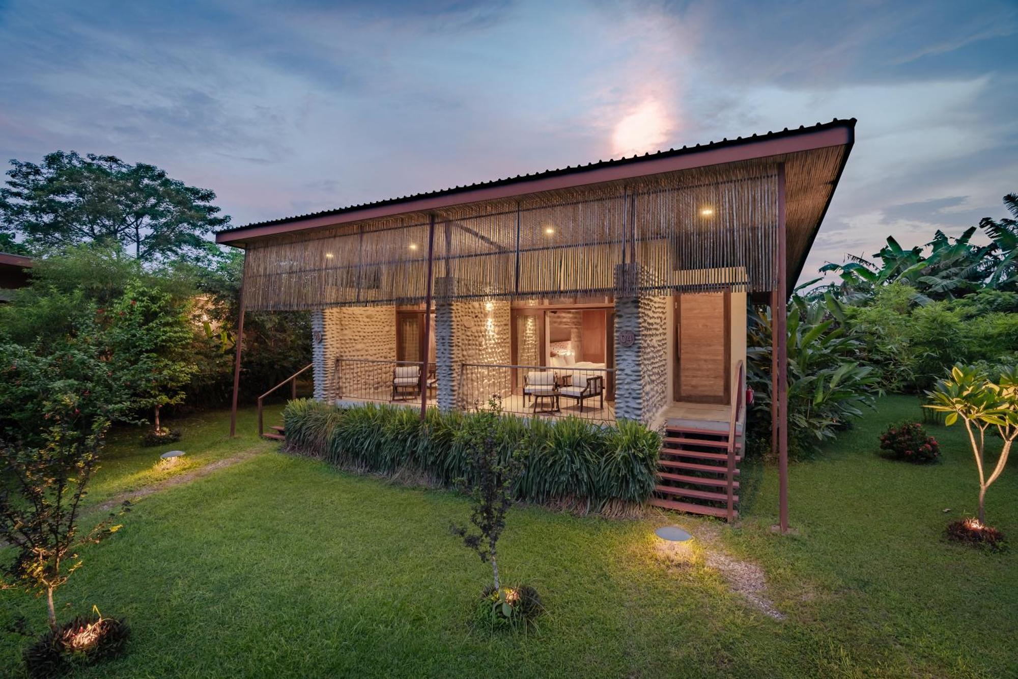 Sanctuary Chitwan National Park Hotel Ngoại thất bức ảnh