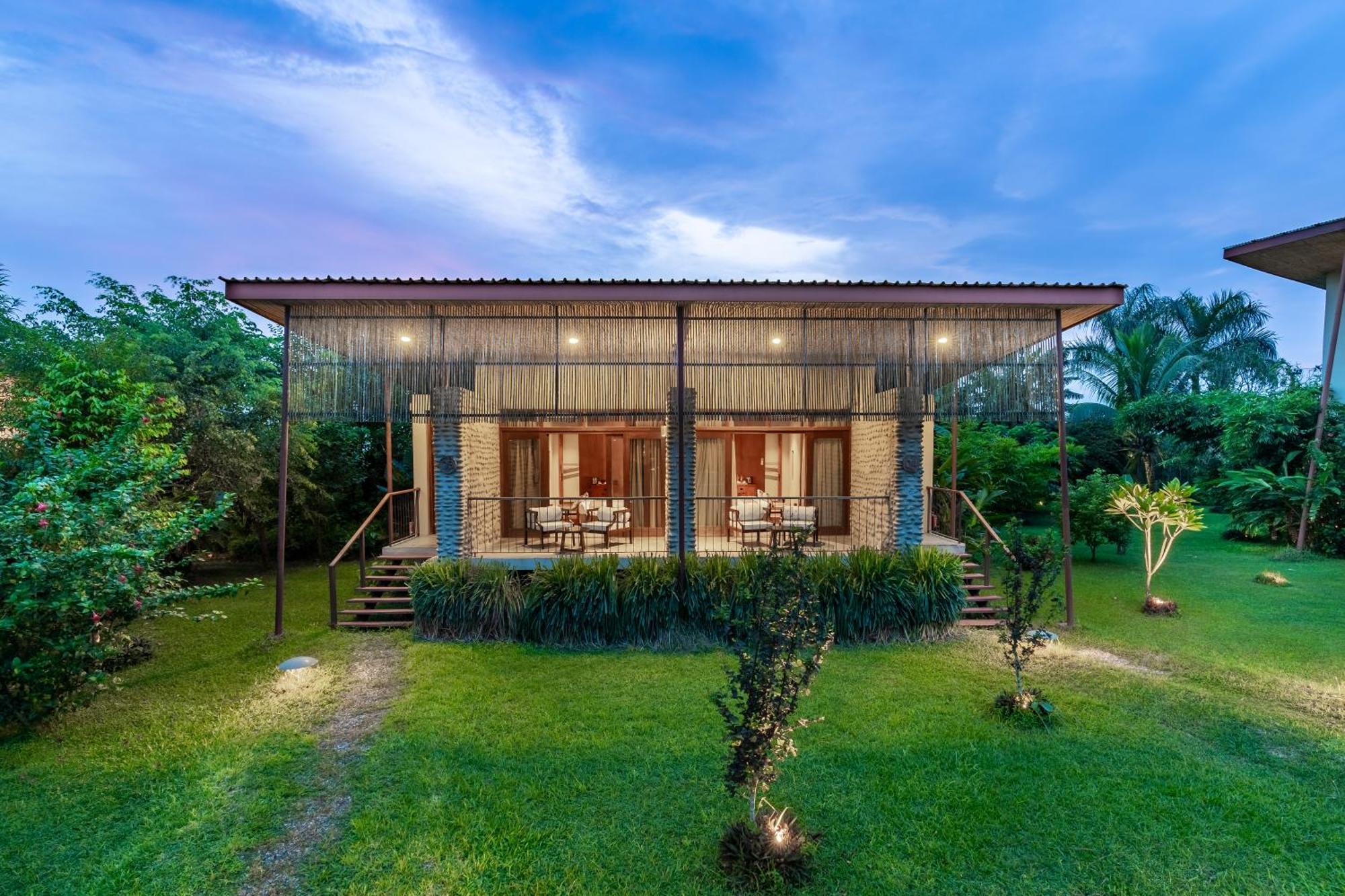 Sanctuary Chitwan National Park Hotel Ngoại thất bức ảnh