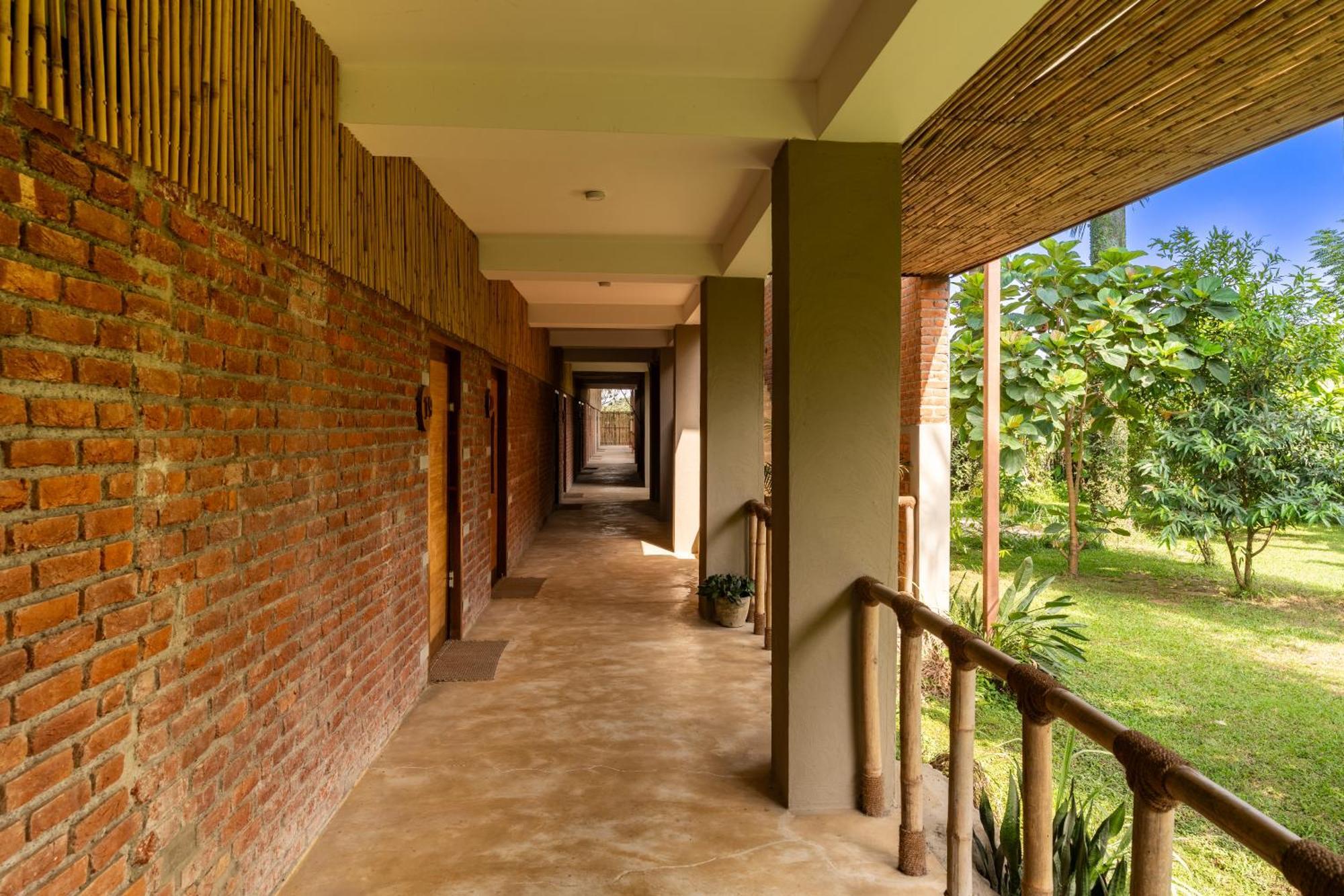 Sanctuary Chitwan National Park Hotel Ngoại thất bức ảnh