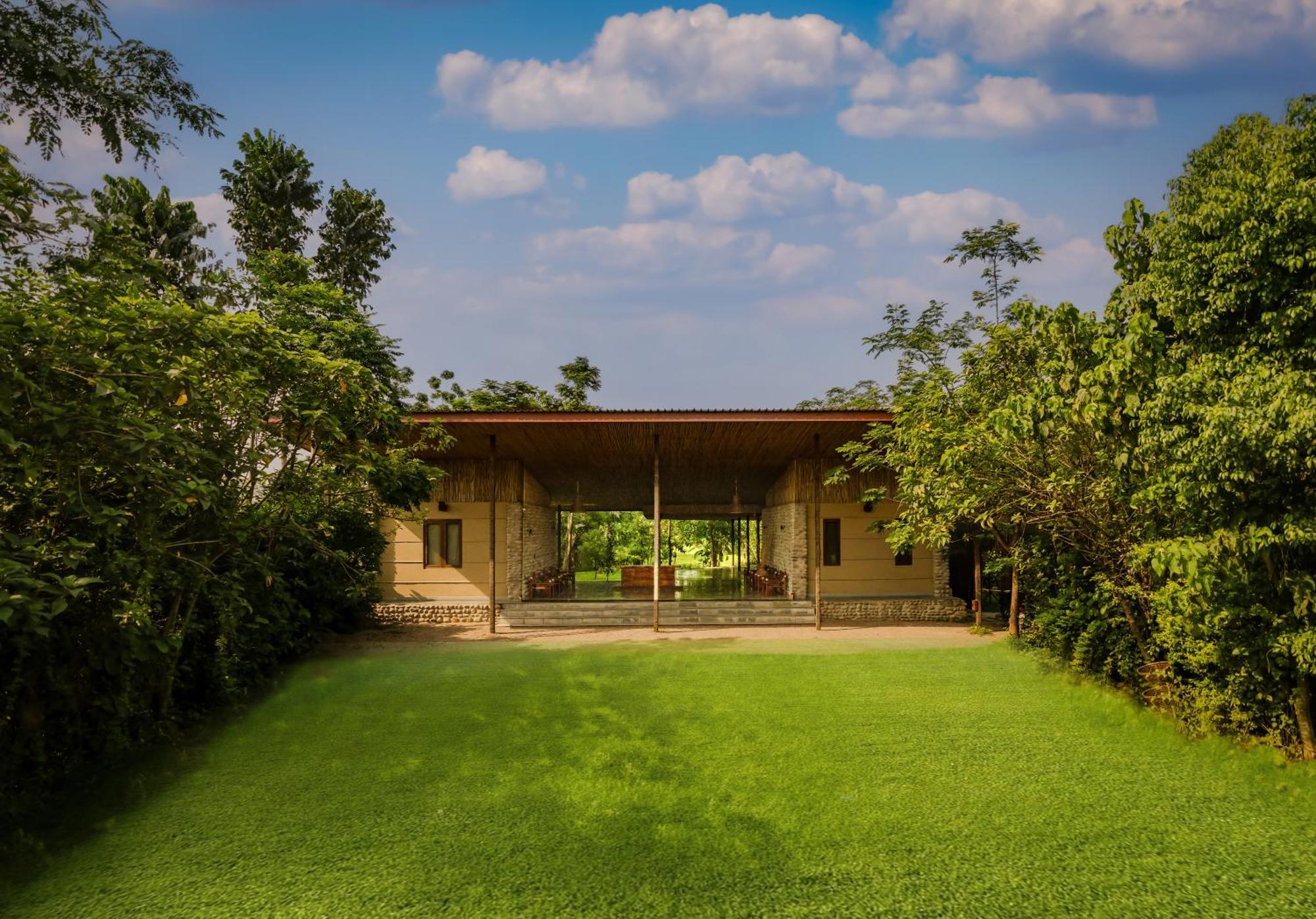 Sanctuary Chitwan National Park Hotel Ngoại thất bức ảnh