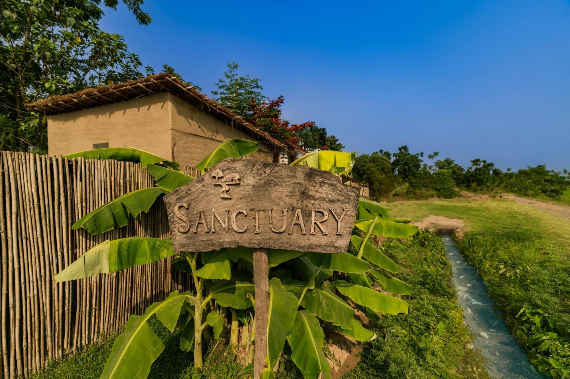 Sanctuary Chitwan National Park Hotel Ngoại thất bức ảnh