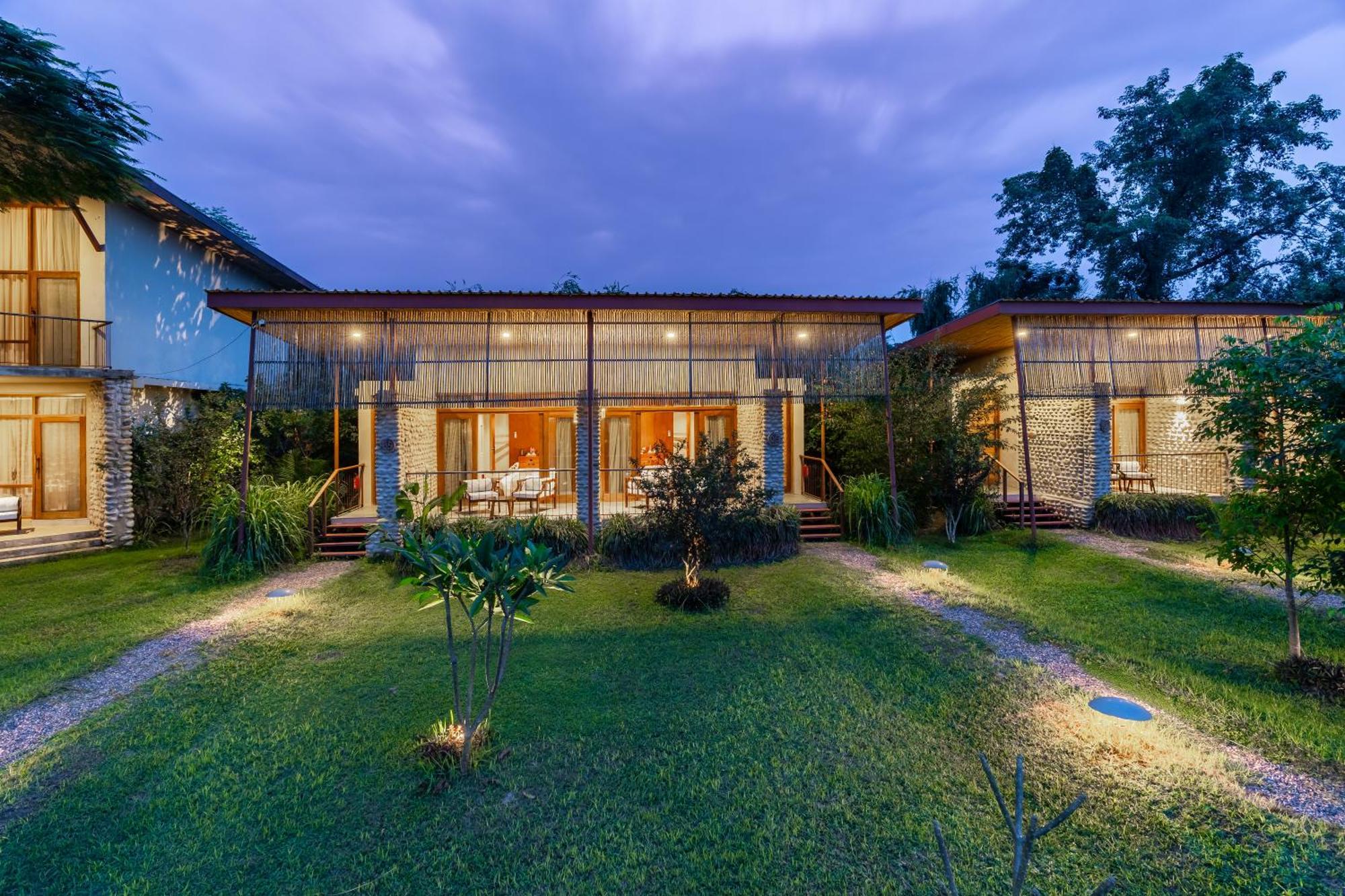 Sanctuary Chitwan National Park Hotel Ngoại thất bức ảnh