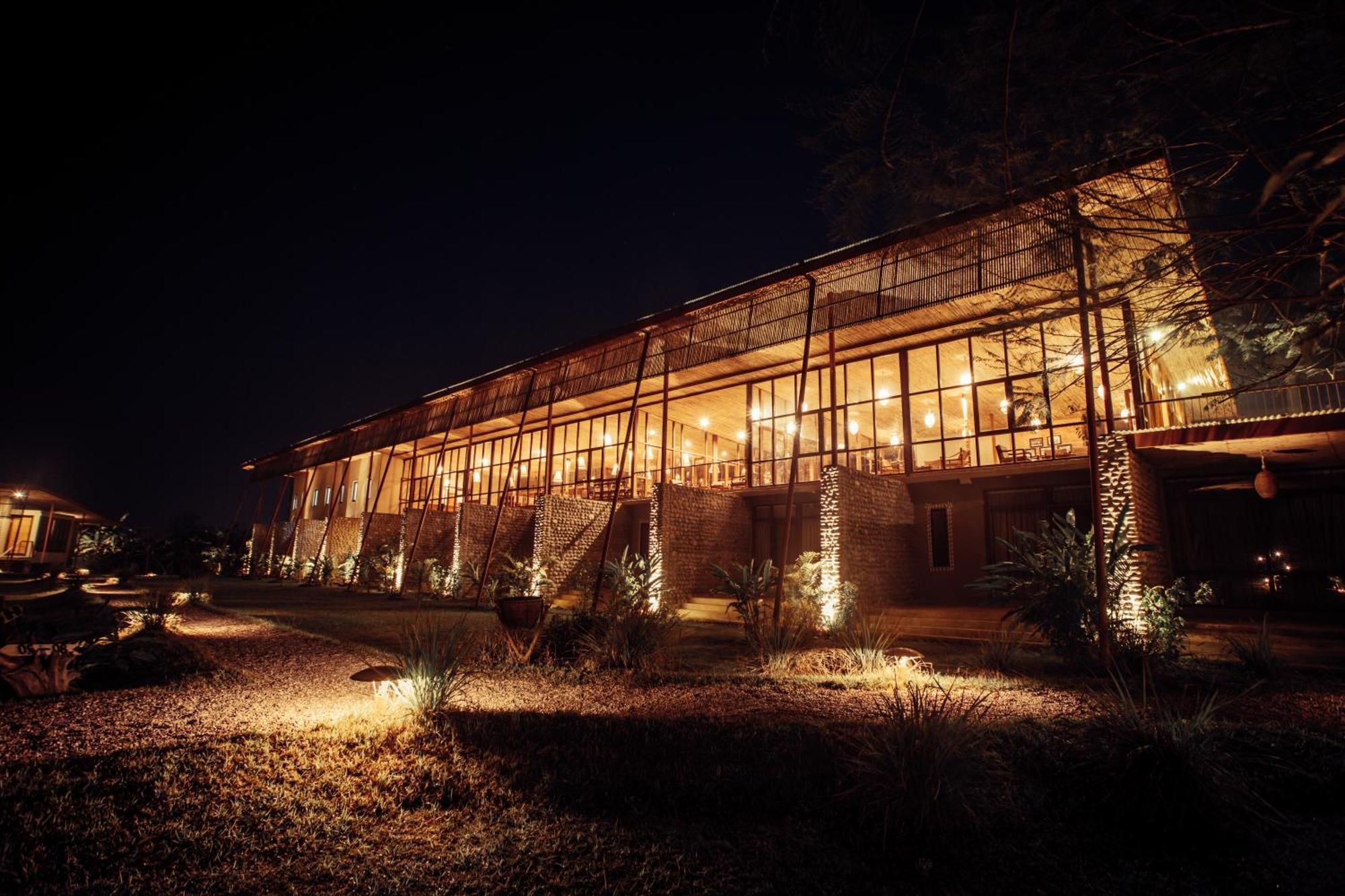 Sanctuary Chitwan National Park Hotel Ngoại thất bức ảnh