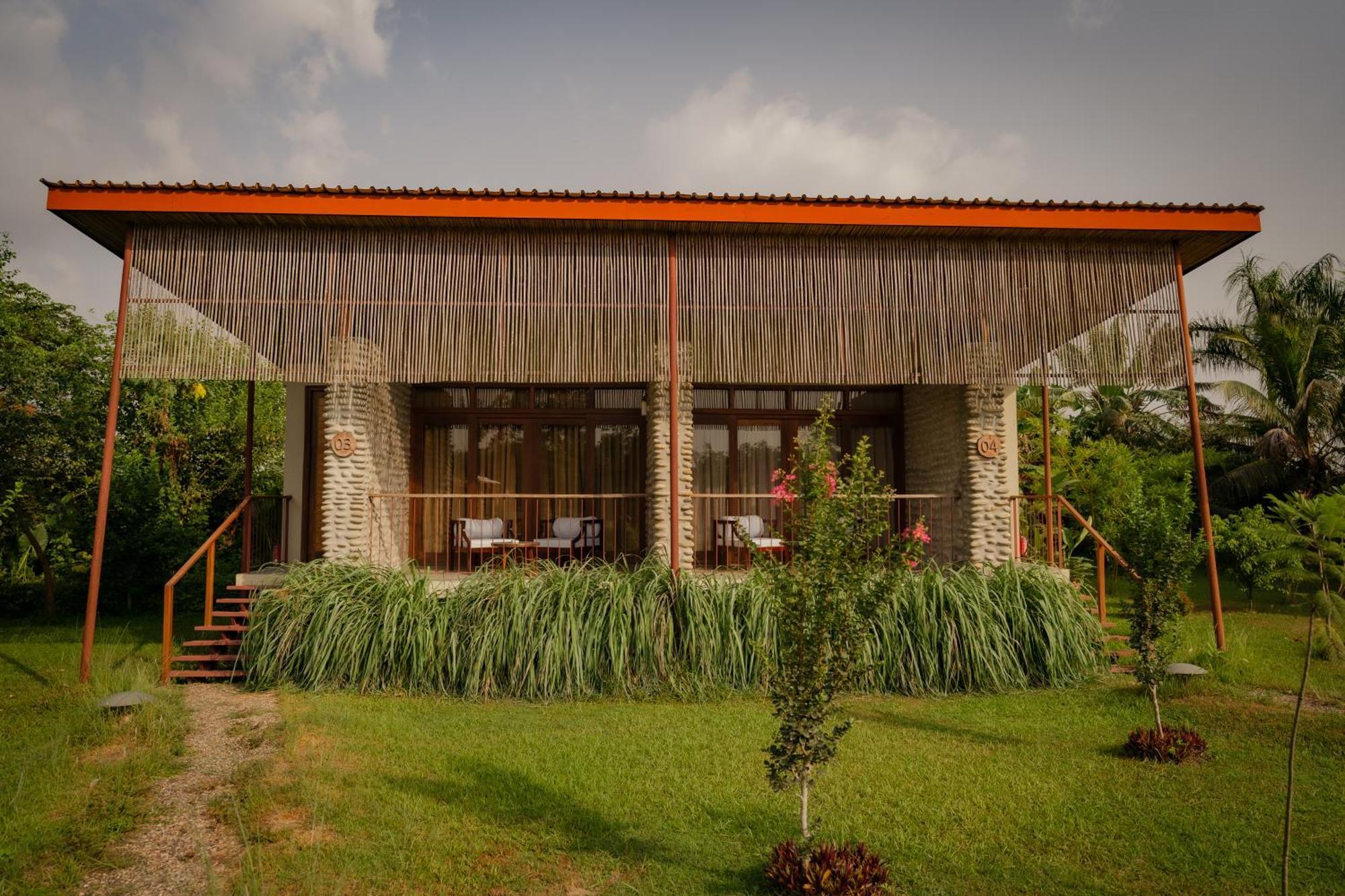 Sanctuary Chitwan National Park Hotel Ngoại thất bức ảnh