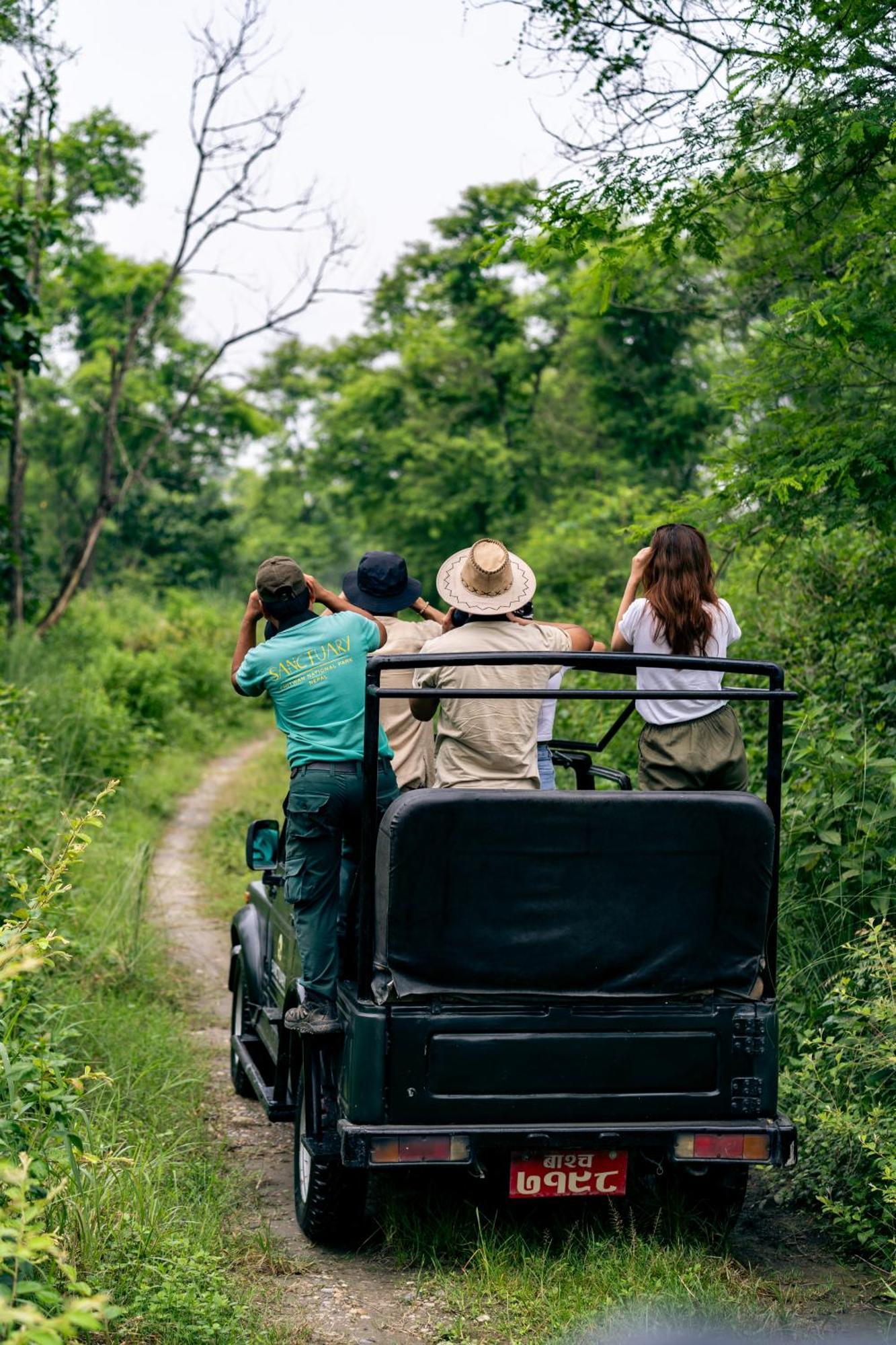 Sanctuary Chitwan National Park Hotel Ngoại thất bức ảnh