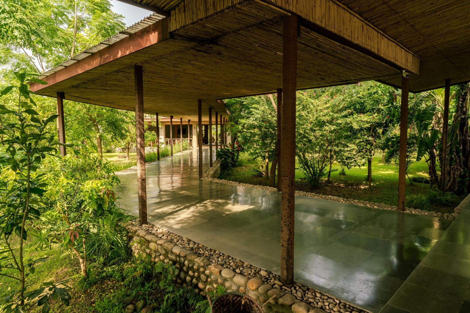 Sanctuary Chitwan National Park Ngoại thất bức ảnh