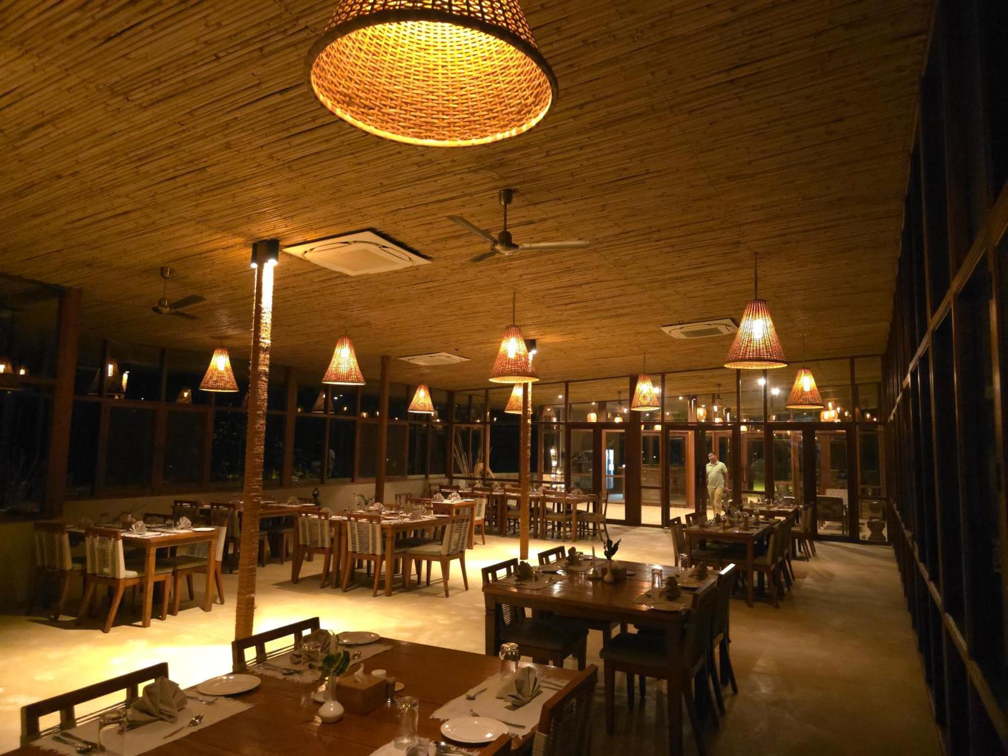Sanctuary Chitwan National Park Hotel Ngoại thất bức ảnh