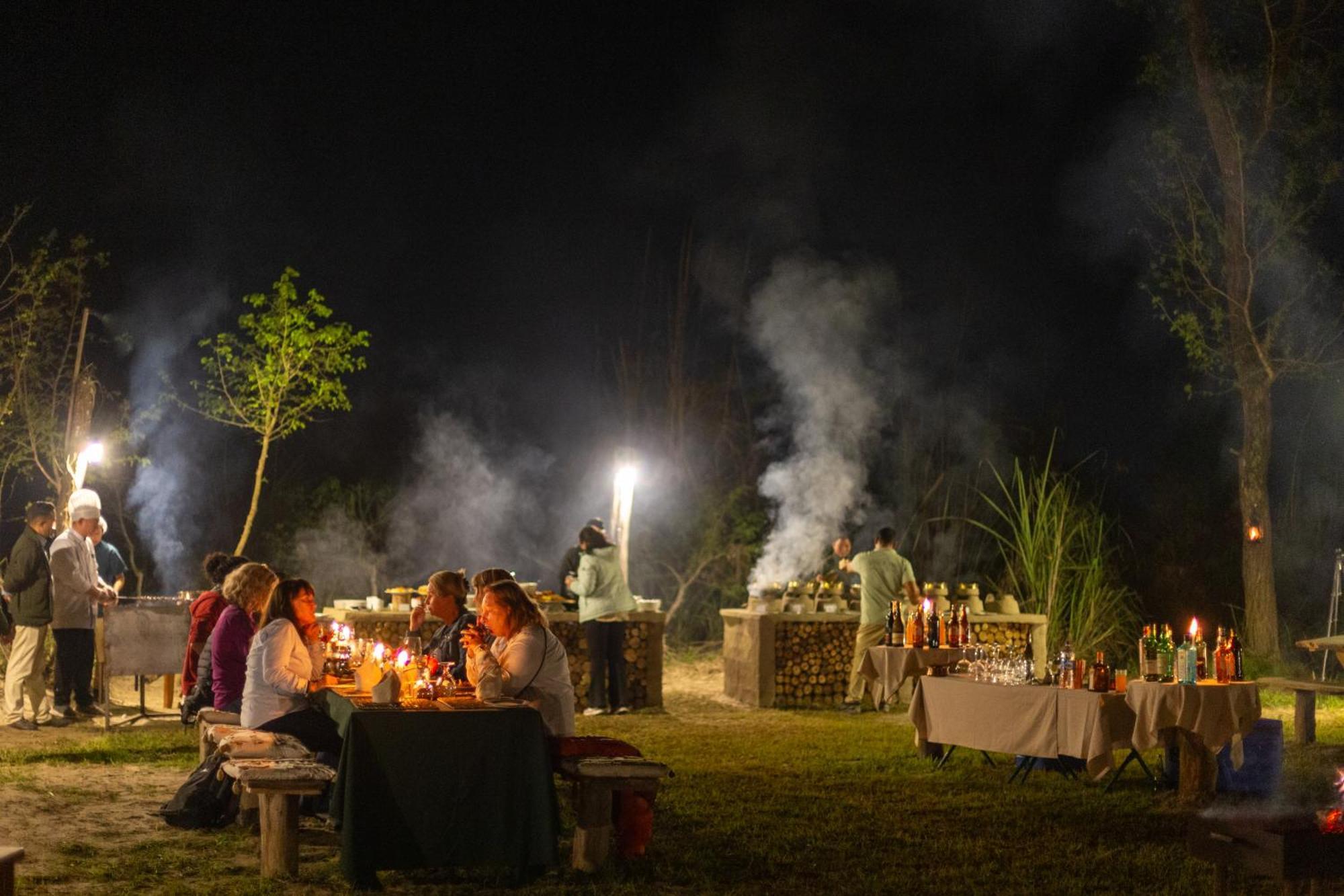 Sanctuary Chitwan National Park Ngoại thất bức ảnh