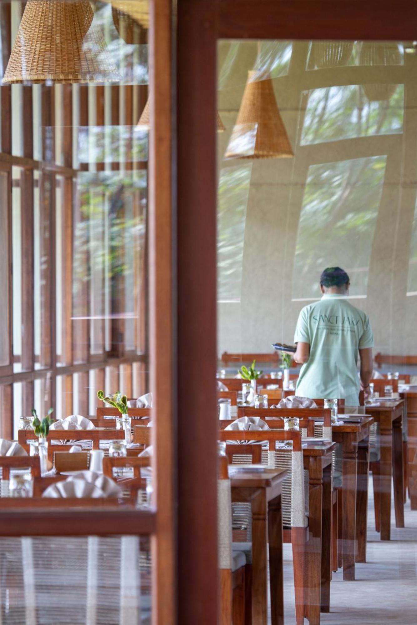 Sanctuary Chitwan National Park Hotel Ngoại thất bức ảnh