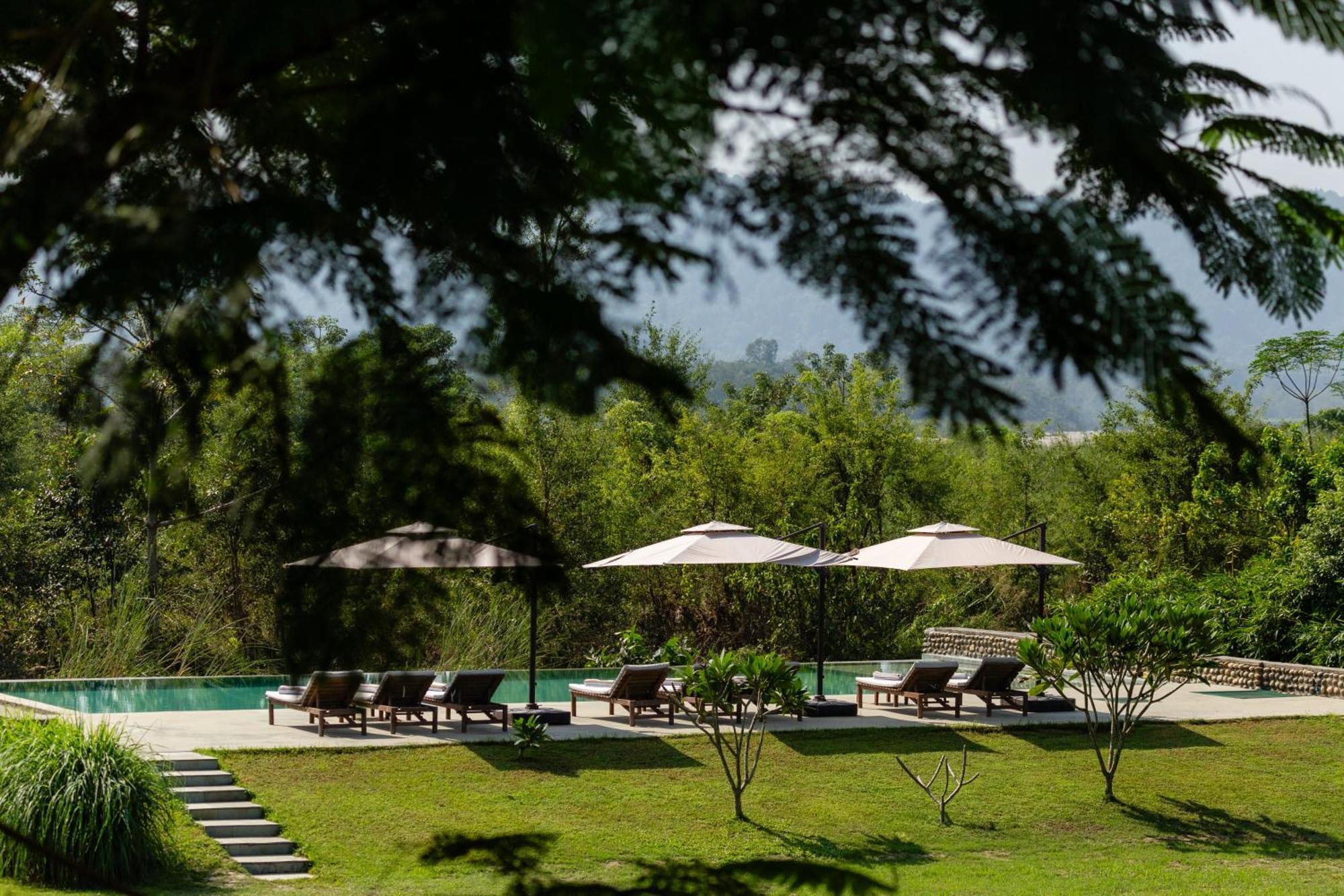 Sanctuary Chitwan National Park Hotel Ngoại thất bức ảnh